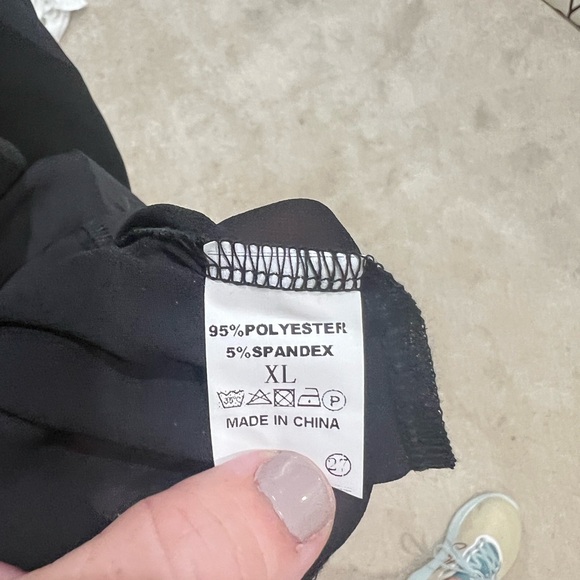 Black sleeveless blouse, ruffle neck, size XL - Picture 3 of 7